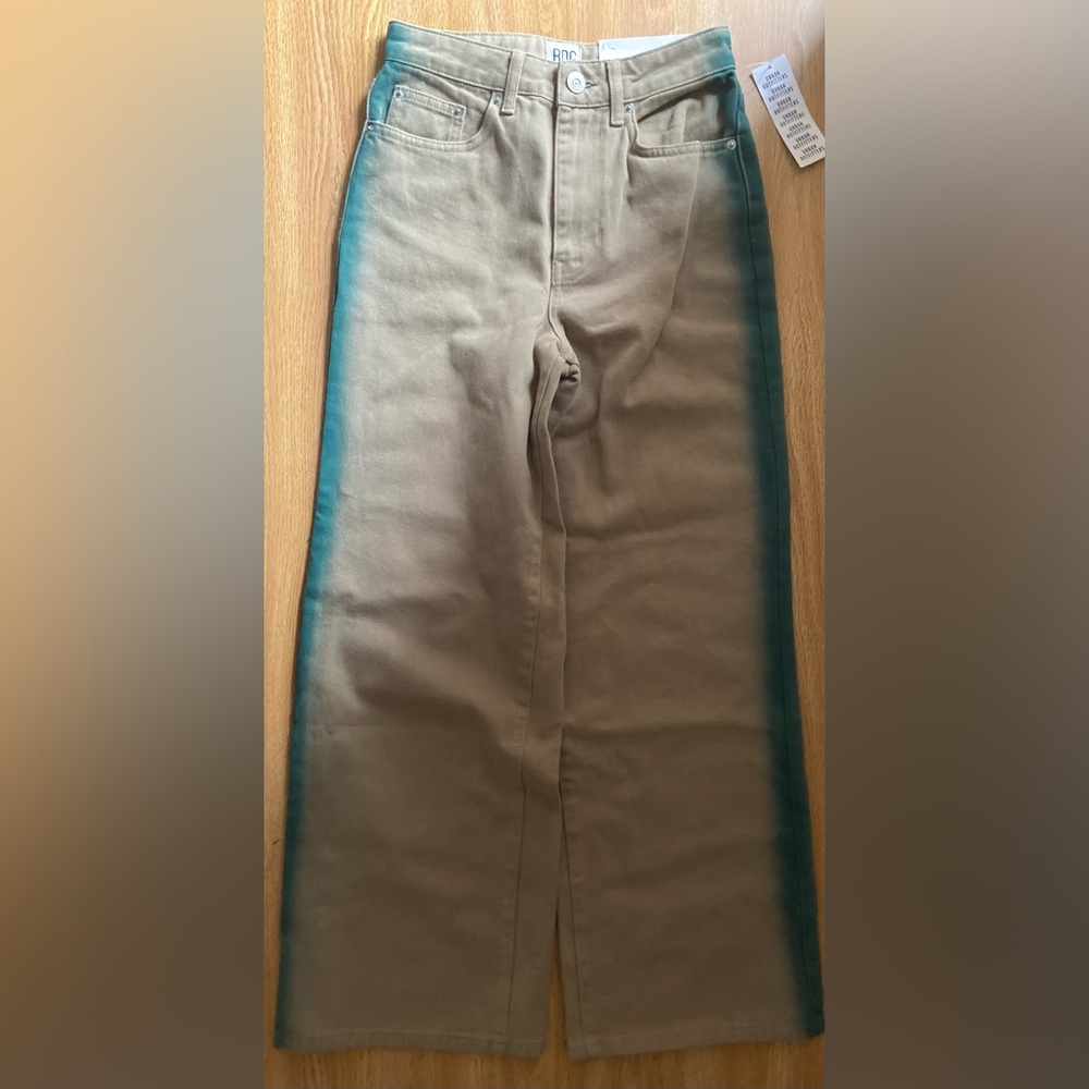 UO BDG High & Wide Leg Jean size 25